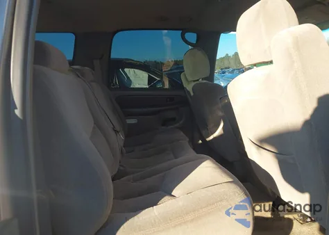 2003 Chevrolet Suburban 1500 Ls z USA, uszkodzony, nr VIN 3GNEC16Z03G161450